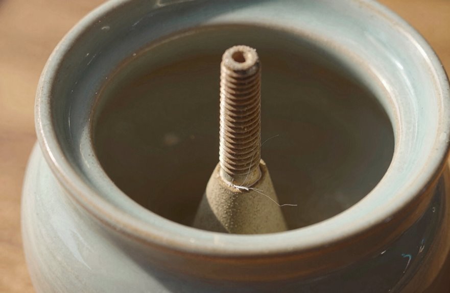How to Use Self-Watering Wick Pots in 6 Simple Steps 1 wick draws water upward steadily